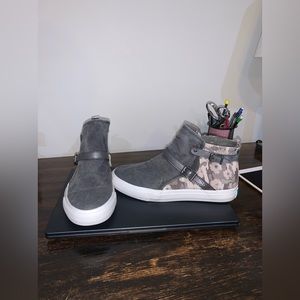 Women’s blowfish Malibu shoes. Size 7. Brand new never worn.